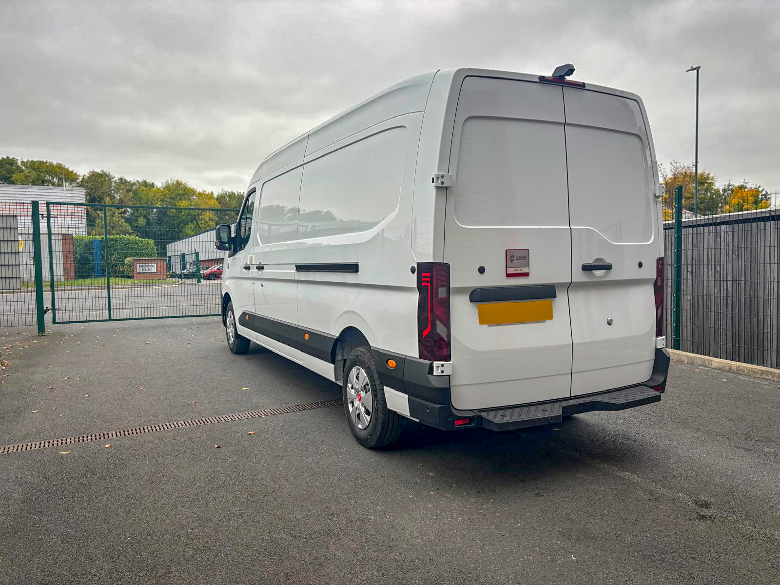 WhatsApp Image 2025-10-15 at 13.36.54_46273848