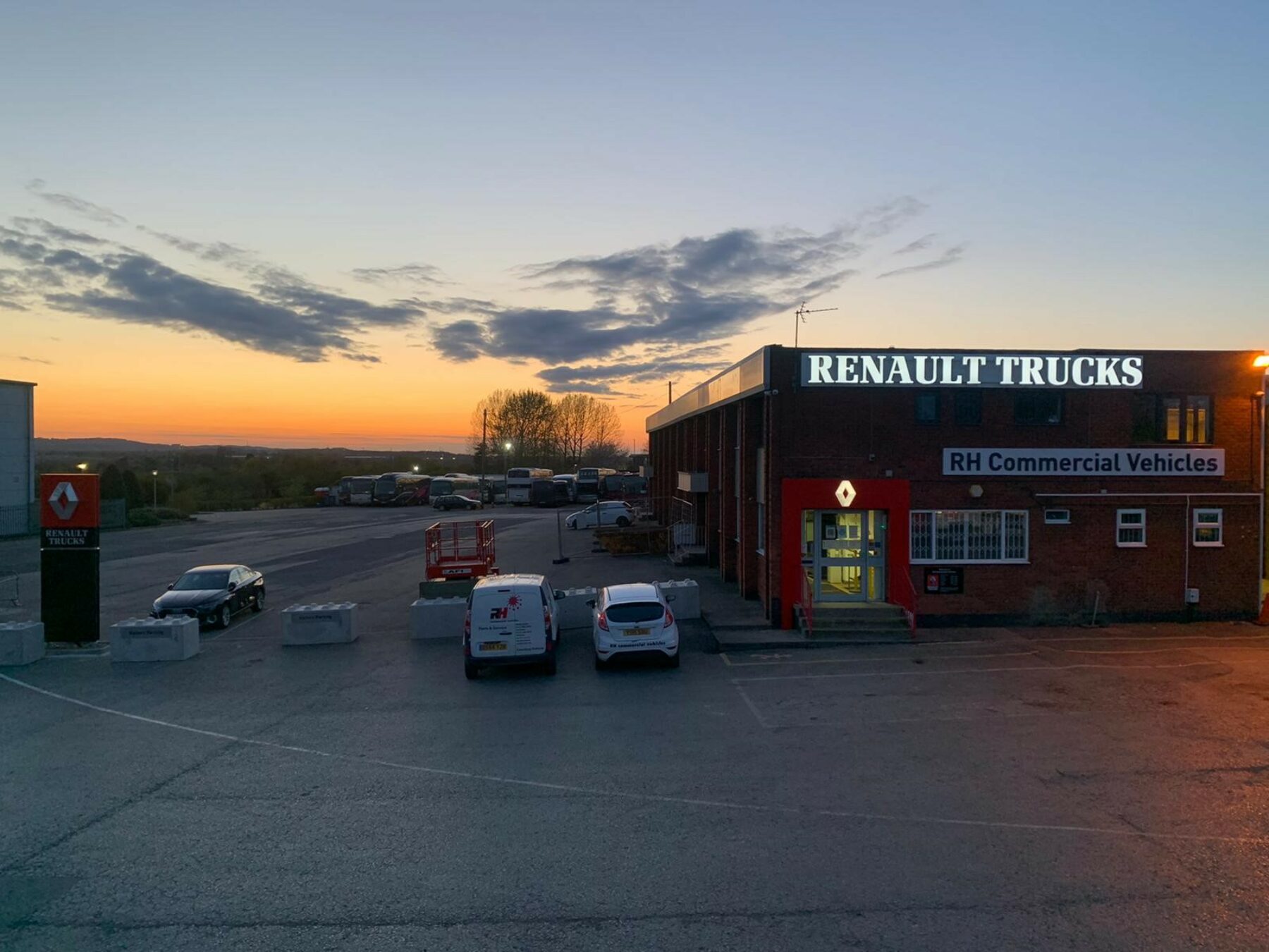 2-2-1800×0-c-default