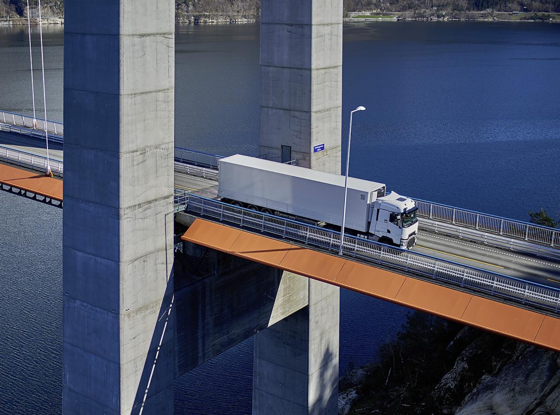 5b1c528f1c638b8e7e664726c696b64e8dd41fe9-1800×0-c-default