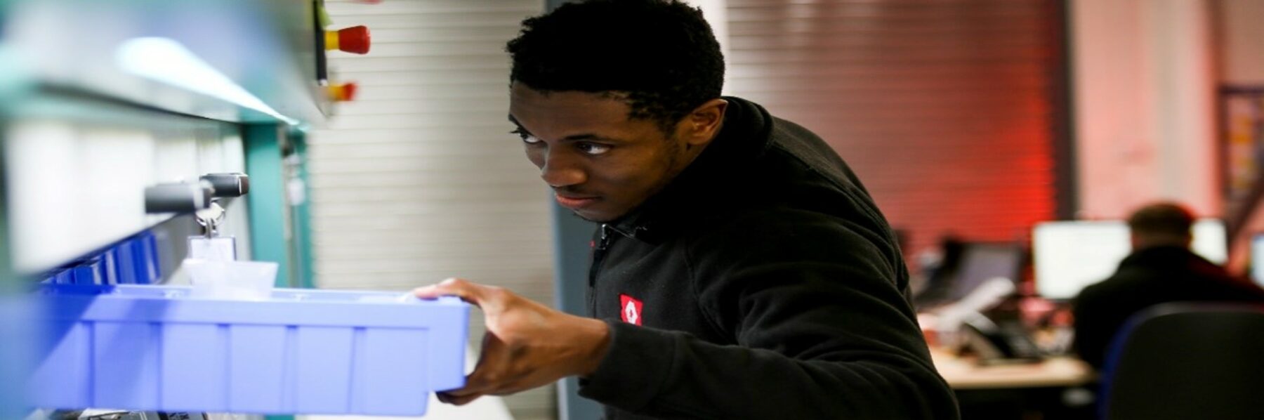 669977-1800×0-c-default