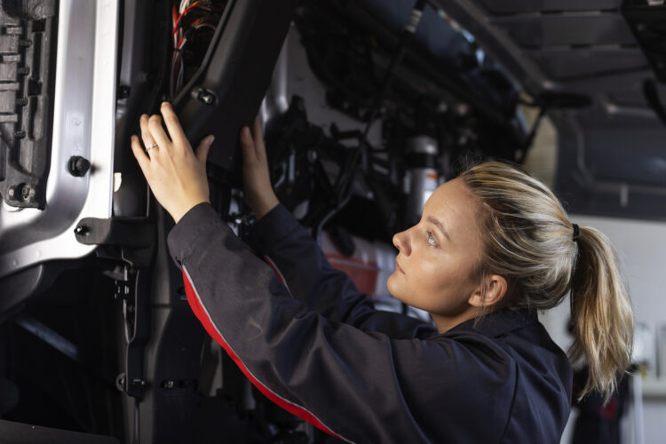 001A2598-750×0-c-default