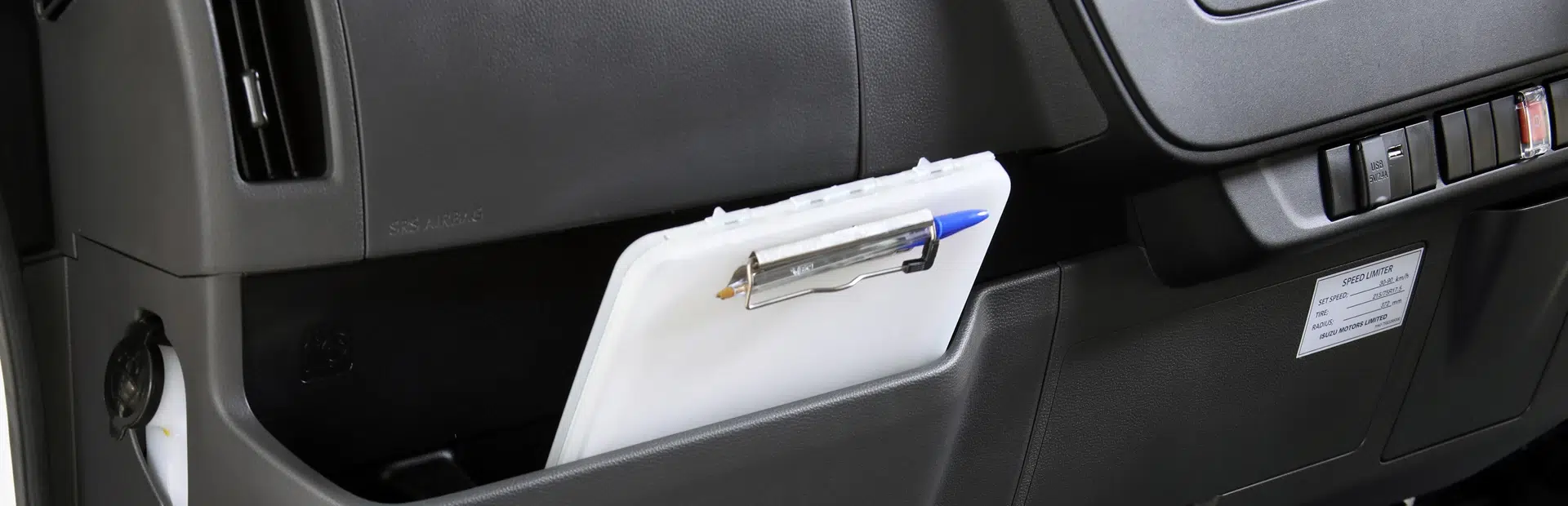 n75-passenger-side-storage_116